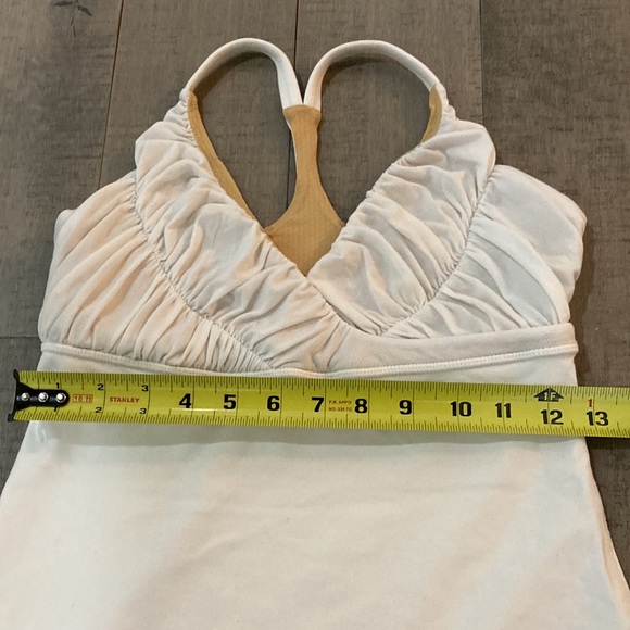 ⭐️ 2 for $10 OR $7 each ⭐️ Lululemon White ruched/cris-cross tank* US XS/US 3/4 - Picture 6 of 7